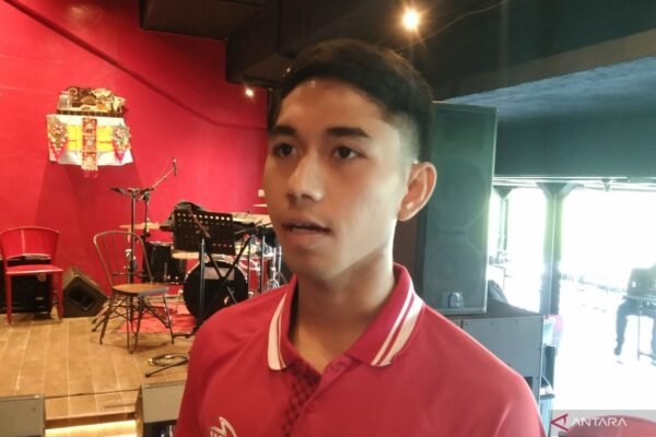 Here are some alternate title suggestions for "Pemain muda Bali United Made Tito jalani tes pemulihan terakhir":

1. "Made Tito: Pemain Muda Bali United Menyelesaikan Tes Pemulihan Akhir"
2. "Pengujian Pemulihan Terakhir: Made Tito dari Bali United"
3. "Made Tito: Tes Pemulihan Terakhir Pemain Muda Bali United"
4. "Perjalanan Pemulihan Made Tito: Tes Akhir untuk Pemain Muda Bali United"
5. "Pemain Muda Bali United, Made Tito, Melalui Tes Pemulihan Penting"
6. "Made Tito: Langkah Terakhir dalam Pemulihan Pemain Muda Bali United"
7. "Tes Pemulihan Terakhir untuk Made Tito, Bintang Muda Bali United"
8. "Proses Pemulihan Made Tito: Tes Akhir bagi Pemain Muda Bali United"

Feel free to choose any of these suggestions or let me know if you would like more options!