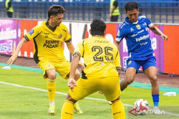 Ketidakpastian Tampilnya Beckham Putra dan Adam Przybek Kontra Borneo FC