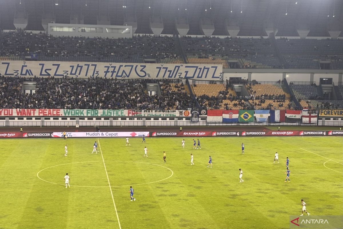 Persib Bandung Menang 2-0 atas Persis Solo dengan Sepuluh Pemain