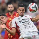 Berikut adalah beberapa alternatif judul untuk "Pelatih Bali United sayangkan serangan balik terbuang percuma":

1. "Pelatih Bali United Menyesalkan Pemborosan Serangan Balik"
2. "Serangan Balik Bali United: Pelatih Mengungkapkan Kekecewaan"
3. "Kekecewaan Pelatih Bali United atas Serangan Balik yang Hilang"
4. "Pelatih Bali United: Serangan Balik yang Terbuang Sayang Sekali"
5. "Bali United: Pelatih Kritik Pemborosan Peluang Serangan Balik"
6. "Pelatih Bali United Sesalkan Ketidakoptimalan Serangan Balik"
7. "Serangan Balik Bali United: Pelatih Frustrasi atas Peluang yang Terbuang"

Semoga alternatif judul ini membantu!