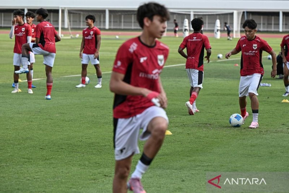 Here's an alternate title for "Daftar 21 Pemain Timnas U-17 Indonesia untuk Piala Dunia U-17 2025":

"Rekap 21 Pemain Paduan Timnas U-17 Indonesia menuju Piala Dunia U-17 2025